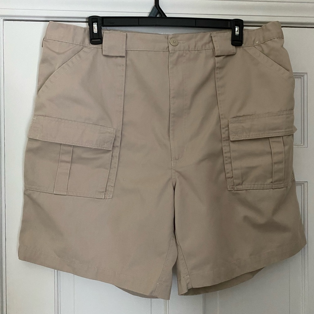 NWOT Weekender khaki shorts size 46 men’s
